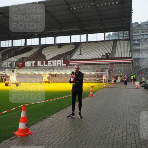 07.12.2025 - St. Pauli X-Mass-Run No. 15 Fabian Wolf http://msf.ph/oto/9420448 07.12.2025 11:39:32 Ziel 12, 2057, 3593 meine-sportfotos.de