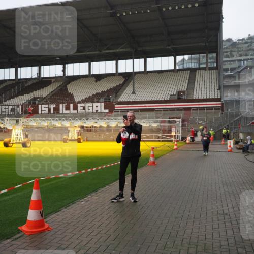 07.12.2025 - St. Pauli X-Mass-Run No. 15 Fabian Wolf http://msf.ph/oto/9420450 07.12.2025 11:39:36 Ziel 12, 2057, 3593 meine-sportfotos.de