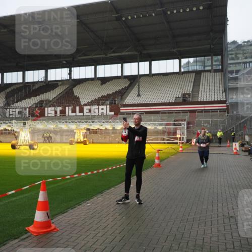 07.12.2025 - St. Pauli X-Mass-Run No. 15 Fabian Wolf http://msf.ph/oto/9420454 07.12.2025 11:39:39 Ziel 12, 3593 meine-sportfotos.de