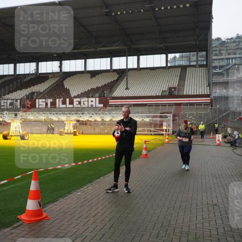 07.12.2025 - St. Pauli X-Mass-Run No. 15 Fabian Wolf http://msf.ph/oto/9420456 07.12.2025 11:39:40 Ziel 12, 533, 3362, 3593 meine-sportfotos.de