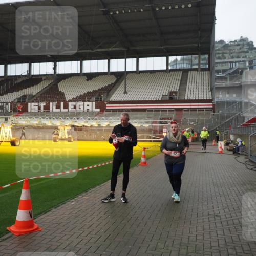 07.12.2025 - St. Pauli X-Mass-Run No. 15 Fabian Wolf http://msf.ph/oto/9420458 07.12.2025 11:39:42 Ziel 12, 533, 3362, 3593 meine-sportfotos.de