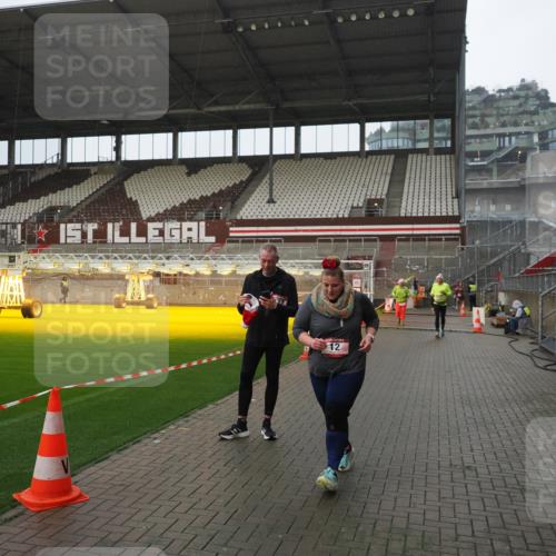 07.12.2025 - St. Pauli X-Mass-Run No. 15 Fabian Wolf http://msf.ph/oto/9420461 07.12.2025 11:39:43 Ziel 12, 533, 3362, 3593 meine-sportfotos.de