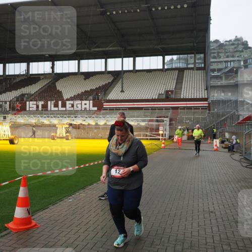 07.12.2025 - St. Pauli X-Mass-Run No. 15 Fabian Wolf http://msf.ph/oto/9420462 07.12.2025 11:39:44 Ziel 12, 533, 3362 meine-sportfotos.de