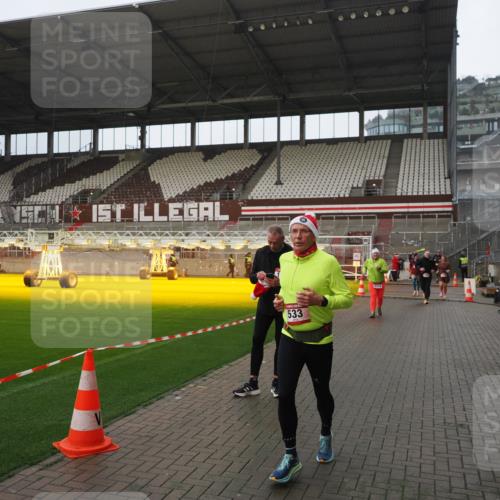 07.12.2025 - St. Pauli X-Mass-Run No. 15 Fabian Wolf http://msf.ph/oto/9420464 07.12.2025 11:39:48 Ziel 12, 533, 1838, 1843, 2561, 3362 meine-sportfotos.de