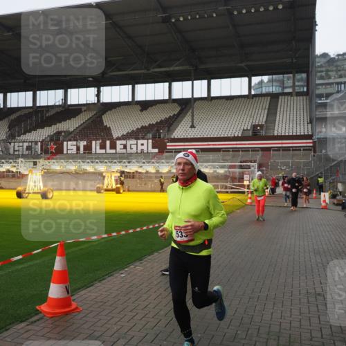07.12.2025 - St. Pauli X-Mass-Run No. 15 Fabian Wolf http://msf.ph/oto/9420465 07.12.2025 11:39:48 Ziel 12, 533, 1838, 1843, 2561, 3362 meine-sportfotos.de