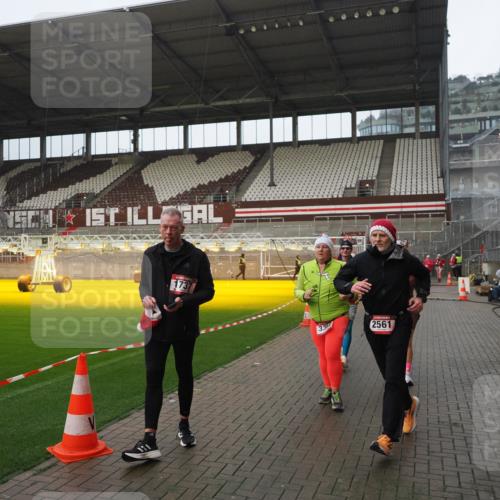 07.12.2025 - St. Pauli X-Mass-Run No. 15 Fabian Wolf http://msf.ph/oto/9420470 07.12.2025 11:39:53 Ziel 533, 1838, 1843, 2031, 2561, 3362 meine-sportfotos.de