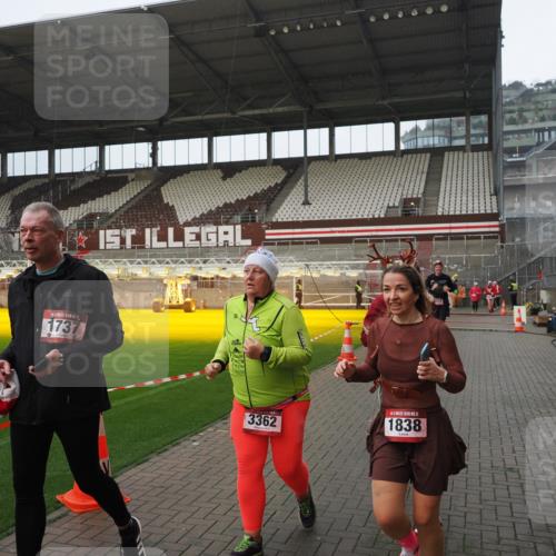 07.12.2025 - St. Pauli X-Mass-Run No. 15 Fabian Wolf http://msf.ph/oto/9420471 07.12.2025 11:39:54 Ziel 533, 1838, 1843, 2031, 2561, 3362 meine-sportfotos.de