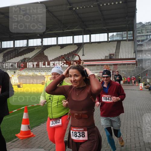 07.12.2025 - St. Pauli X-Mass-Run No. 15 Fabian Wolf http://msf.ph/oto/9420473 07.12.2025 11:39:55 Ziel 533, 1838, 1843, 2031, 2561, 3362 meine-sportfotos.de