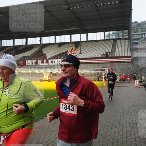 07.12.2025 - St. Pauli X-Mass-Run No. 15 Fabian Wolf http://msf.ph/oto/9420476 07.12.2025 11:39:55 Ziel 533, 1838, 1843, 2031, 2561, 3362 meine-sportfotos.de