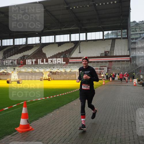 07.12.2025 - St. Pauli X-Mass-Run No. 15 Fabian Wolf http://msf.ph/oto/9420477 07.12.2025 11:39:57 Ziel 533, 1168, 1169, 1838, 1843, 2031, 2561, 3362 meine-sportfotos.de