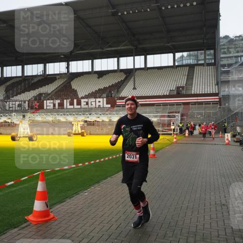 07.12.2025 - St. Pauli X-Mass-Run No. 15 Fabian Wolf http://msf.ph/oto/9420478 07.12.2025 11:39:57 Ziel 533, 1168, 1169, 1838, 1843, 2031, 2561, 3362 meine-sportfotos.de