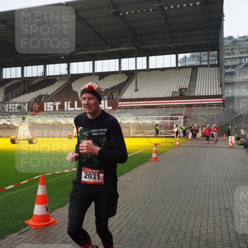 07.12.2025 - St. Pauli X-Mass-Run No. 15 Fabian Wolf http://msf.ph/oto/9420480 07.12.2025 11:39:58 Ziel 533, 1168, 1169, 1838, 1843, 2031, 2561, 3362 meine-sportfotos.de