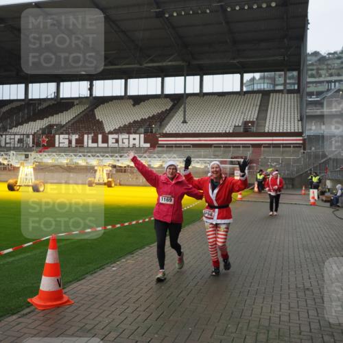 07.12.2025 - St. Pauli X-Mass-Run No. 15 Fabian Wolf http://msf.ph/oto/9420487 07.12.2025 11:40:08 Ziel 1168, 1169, 1533, 2031 meine-sportfotos.de