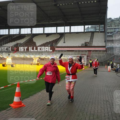 07.12.2025 - St. Pauli X-Mass-Run No. 15 Fabian Wolf http://msf.ph/oto/9420489 07.12.2025 11:40:08 Ziel 1168, 1169, 1533, 2031 meine-sportfotos.de