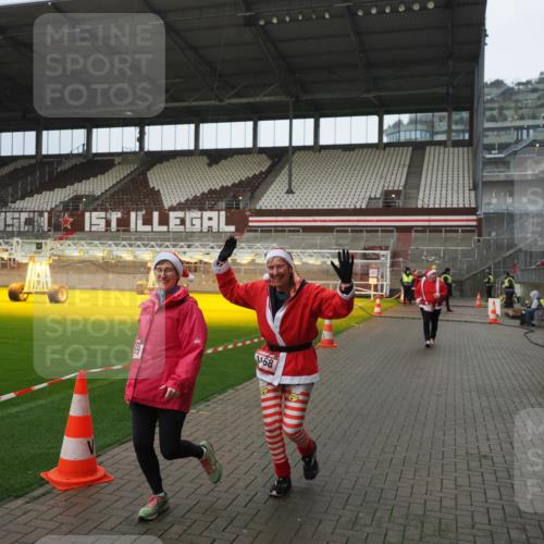 07.12.2025 - St. Pauli X-Mass-Run No. 15 Fabian Wolf http://msf.ph/oto/9420491 07.12.2025 11:40:08 Ziel 1168, 1169, 1533, 2031 meine-sportfotos.de