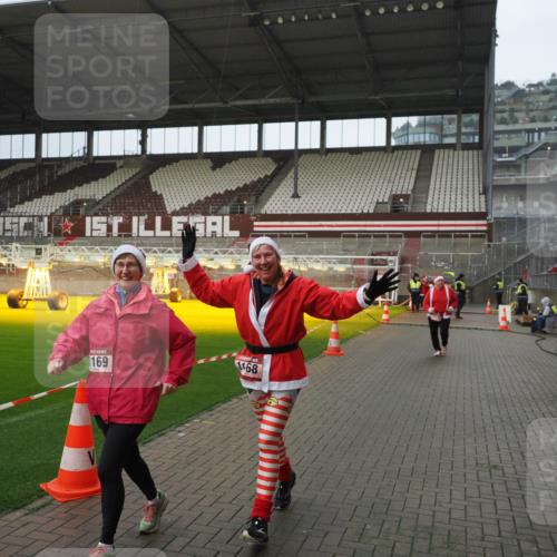 07.12.2025 - St. Pauli X-Mass-Run No. 15 Fabian Wolf http://msf.ph/oto/9420492 07.12.2025 11:40:09 Ziel 1168, 1169, 1533, 2031 meine-sportfotos.de