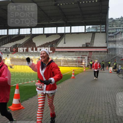 07.12.2025 - St. Pauli X-Mass-Run No. 15 Fabian Wolf http://msf.ph/oto/9420494 07.12.2025 11:40:09 Ziel 1168, 1169, 1533, 2031 meine-sportfotos.de