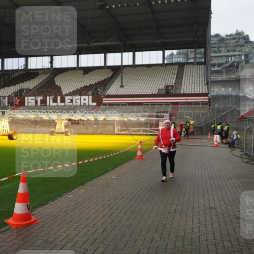 07.12.2025 - St. Pauli X-Mass-Run No. 15 Fabian Wolf http://msf.ph/oto/9420496 07.12.2025 11:40:11 Ziel 1168, 1169, 1533, 2031 meine-sportfotos.de
