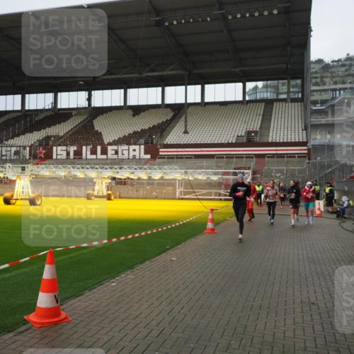 07.12.2025 - St. Pauli X-Mass-Run No. 15 Fabian Wolf http://msf.ph/oto/9420511 07.12.2025 11:40:23 Ziel 1756, 2144, 2713, 3554, 3824, 3825, 3850 meine-sportfotos.de