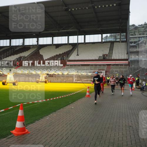 07.12.2025 - St. Pauli X-Mass-Run No. 15 Fabian Wolf http://msf.ph/oto/9420513 07.12.2025 11:40:23 Ziel 1756, 2144, 2713, 3554, 3824, 3825, 3850 meine-sportfotos.de