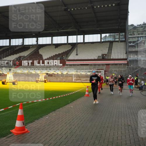 07.12.2025 - St. Pauli X-Mass-Run No. 15 Fabian Wolf http://msf.ph/oto/9420514 07.12.2025 11:40:23 Ziel 1756, 2144, 2713, 3554, 3824, 3825, 3850 meine-sportfotos.de