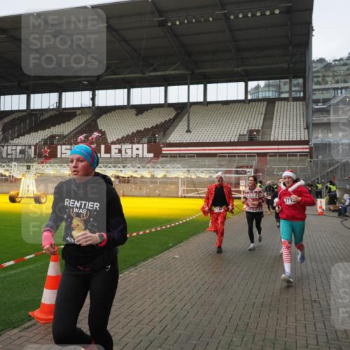 07.12.2025 - St. Pauli X-Mass-Run No. 15 Fabian Wolf http://msf.ph/oto/9420522 07.12.2025 11:40:25 Ziel 1756, 2144, 2713, 3554, 3824, 3825, 3850 meine-sportfotos.de