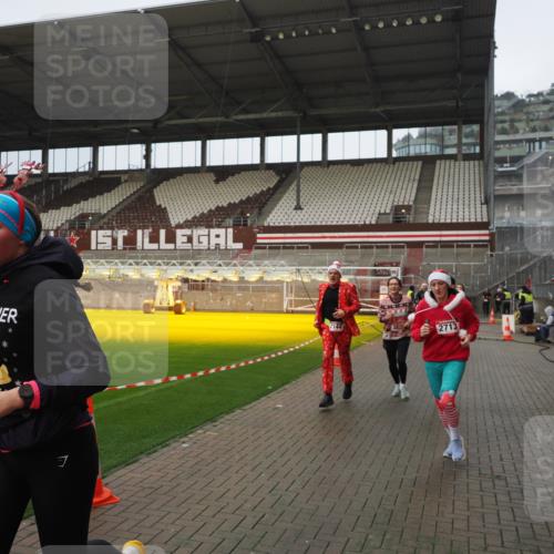 07.12.2025 - St. Pauli X-Mass-Run No. 15 Fabian Wolf http://msf.ph/oto/9420523 07.12.2025 11:40:25 Ziel 1756, 2144, 2713, 3554, 3824, 3825, 3850 meine-sportfotos.de