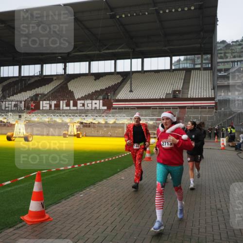 07.12.2025 - St. Pauli X-Mass-Run No. 15 Fabian Wolf http://msf.ph/oto/9420525 07.12.2025 11:40:26 Ziel 1756, 2144, 2713, 3554, 3824, 3825, 3850 meine-sportfotos.de