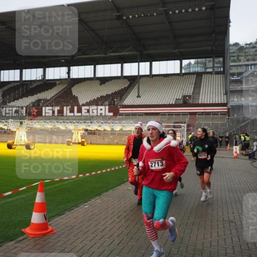 07.12.2025 - St. Pauli X-Mass-Run No. 15 Fabian Wolf http://msf.ph/oto/9420526 07.12.2025 11:40:26 Ziel 1756, 2144, 2713, 3554, 3824, 3825, 3850 meine-sportfotos.de