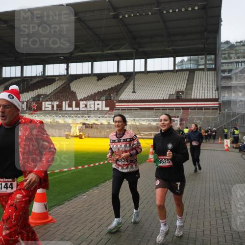07.12.2025 - St. Pauli X-Mass-Run No. 15 Fabian Wolf http://msf.ph/oto/9420532 07.12.2025 11:40:27 Ziel 1756, 2144, 2713, 3554, 3824, 3825, 3850 meine-sportfotos.de