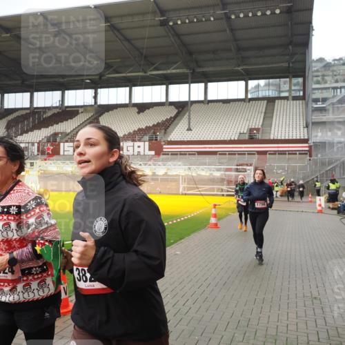 07.12.2025 - St. Pauli X-Mass-Run No. 15 Fabian Wolf http://msf.ph/oto/9420536 07.12.2025 11:40:28 Ziel 1756, 2144, 2713, 3554, 3824, 3825, 3850 meine-sportfotos.de