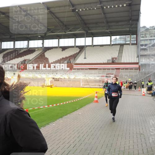 07.12.2025 - St. Pauli X-Mass-Run No. 15 Fabian Wolf http://msf.ph/oto/9420537 07.12.2025 11:40:28 Ziel 1756, 2144, 2713, 3554, 3824, 3825, 3850 meine-sportfotos.de