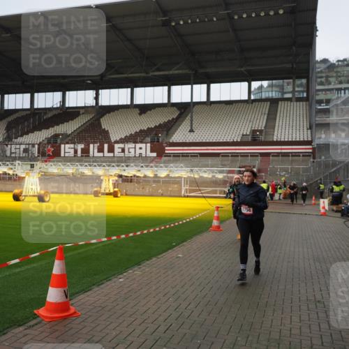 07.12.2025 - St. Pauli X-Mass-Run No. 15 Fabian Wolf http://msf.ph/oto/9420538 07.12.2025 11:40:28 Ziel 1756, 2144, 2713, 3554, 3824, 3825, 3850 meine-sportfotos.de