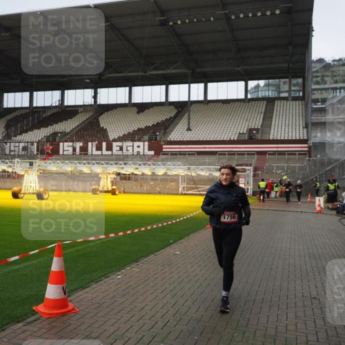 07.12.2025 - St. Pauli X-Mass-Run No. 15 Fabian Wolf http://msf.ph/oto/9420539 07.12.2025 11:40:29 Ziel 1756, 2144, 2713, 3554, 3824, 3825, 3850 meine-sportfotos.de