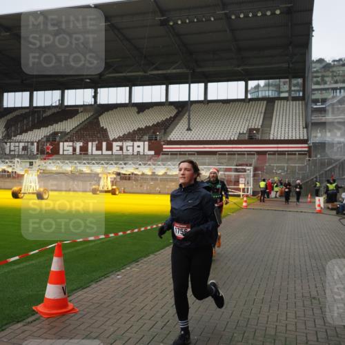 07.12.2025 - St. Pauli X-Mass-Run No. 15 Fabian Wolf http://msf.ph/oto/9420541 07.12.2025 11:40:29 Ziel 1756, 2144, 2713, 3554, 3824, 3825, 3850 meine-sportfotos.de