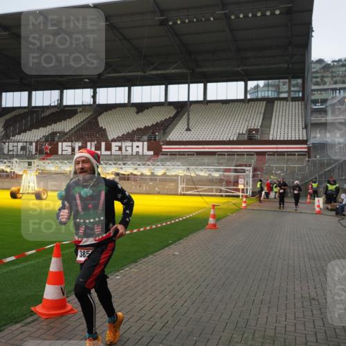 07.12.2025 - St. Pauli X-Mass-Run No. 15 Fabian Wolf http://msf.ph/oto/9420548 07.12.2025 11:40:31 Ziel 1061, 1756, 2144, 2416, 2417, 2713, 3554, 3824, 3825, 3850 meine-sportfotos.de