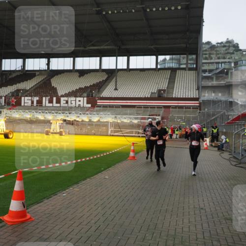 07.12.2025 - St. Pauli X-Mass-Run No. 15 Fabian Wolf http://msf.ph/oto/9420551 07.12.2025 11:40:35 Ziel 52, 1061, 1756, 2144, 2416, 2417, 2713, 3554, 3824, 3825, 3850 meine-sportfotos.de