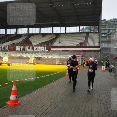 07.12.2025 - St. Pauli X-Mass-Run No. 15 Fabian Wolf http://msf.ph/oto/9420556 07.12.2025 11:40:36 Ziel 52, 1061, 1756, 2144, 2416, 2417, 2713, 3554, 3824, 3825, 3850 meine-sportfotos.de