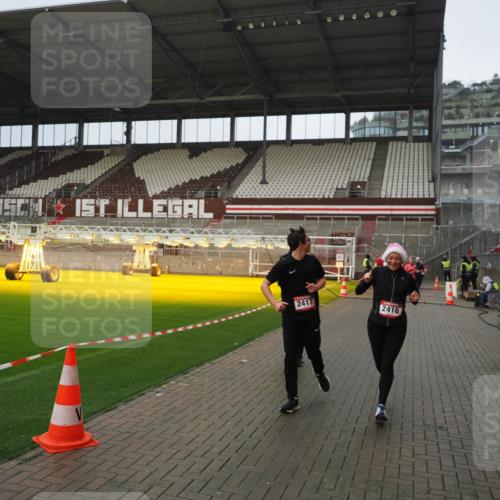 07.12.2025 - St. Pauli X-Mass-Run No. 15 Fabian Wolf http://msf.ph/oto/9420558 07.12.2025 11:40:37 Ziel 52, 1061, 1756, 2144, 2416, 2417, 2713, 3554, 3824, 3825, 3850 meine-sportfotos.de