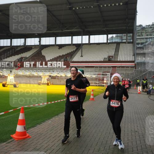 07.12.2025 - St. Pauli X-Mass-Run No. 15 Fabian Wolf http://msf.ph/oto/9420561 07.12.2025 11:40:37 Ziel 52, 1061, 1756, 2144, 2416, 2417, 2713, 3554, 3824, 3825, 3850 meine-sportfotos.de