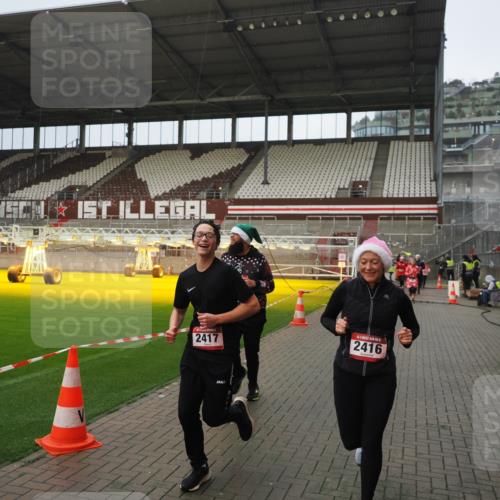 07.12.2025 - St. Pauli X-Mass-Run No. 15 Fabian Wolf http://msf.ph/oto/9420562 07.12.2025 11:40:38 Ziel 52, 726, 727, 1061, 1756, 2144, 2416, 2417, 2713, 3554, 3824, 3825, 3850 meine-sportfotos.de