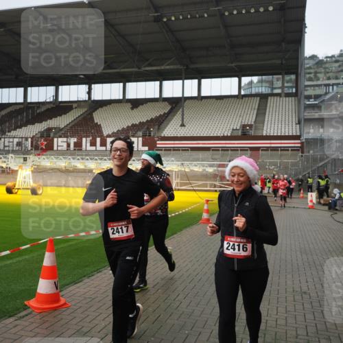 07.12.2025 - St. Pauli X-Mass-Run No. 15 Fabian Wolf http://msf.ph/oto/9420563 07.12.2025 11:40:38 Ziel 52, 726, 727, 1061, 1756, 2144, 2416, 2417, 2713, 3554, 3824, 3825, 3850 meine-sportfotos.de