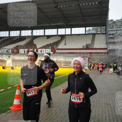 07.12.2025 - St. Pauli X-Mass-Run No. 15 Fabian Wolf http://msf.ph/oto/9420564 07.12.2025 11:40:38 Ziel 52, 726, 727, 1061, 1756, 2144, 2416, 2417, 2713, 3554, 3824, 3825, 3850 meine-sportfotos.de