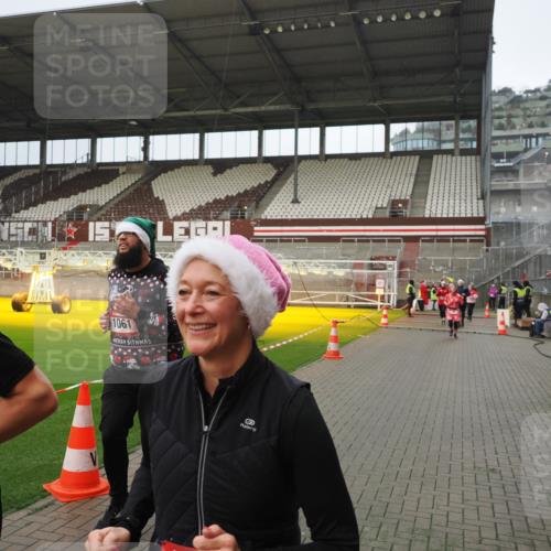 07.12.2025 - St. Pauli X-Mass-Run No. 15 Fabian Wolf http://msf.ph/oto/9420566 07.12.2025 11:40:38 Ziel 52, 726, 727, 1061, 1756, 2144, 2416, 2417, 2713, 3554, 3824, 3825, 3850 meine-sportfotos.de