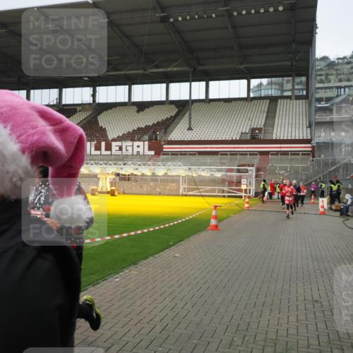 07.12.2025 - St. Pauli X-Mass-Run No. 15 Fabian Wolf http://msf.ph/oto/9420567 07.12.2025 11:40:39 Ziel 52, 726, 727, 1061, 1756, 2144, 2416, 2417, 2713, 2865, 3554, 3824, 3825, 3850 meine-sportfotos.de