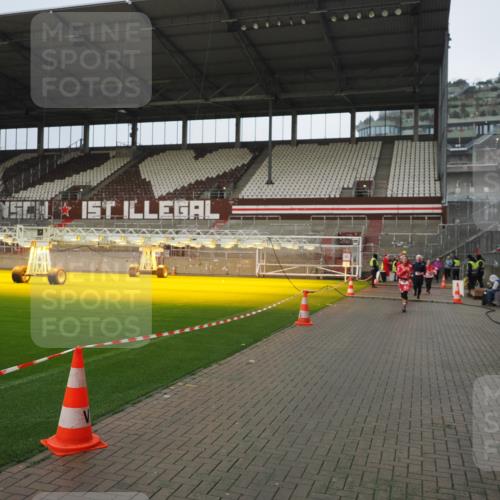 07.12.2025 - St. Pauli X-Mass-Run No. 15 Fabian Wolf http://msf.ph/oto/9420569 07.12.2025 11:40:39 Ziel 52, 726, 727, 1061, 1756, 2144, 2416, 2417, 2713, 2865, 3554, 3824, 3825, 3850 meine-sportfotos.de