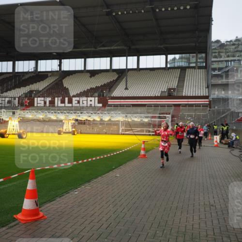 07.12.2025 - St. Pauli X-Mass-Run No. 15 Fabian Wolf http://msf.ph/oto/9420570 07.12.2025 11:40:42 Ziel 52, 726, 727, 1061, 1277, 1756, 2199, 2416, 2417, 2865, 3850 meine-sportfotos.de