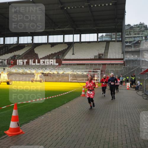 07.12.2025 - St. Pauli X-Mass-Run No. 15 Fabian Wolf http://msf.ph/oto/9420574 07.12.2025 11:40:42 Ziel 52, 726, 727, 1061, 1277, 1756, 2199, 2416, 2417, 2865, 3850 meine-sportfotos.de