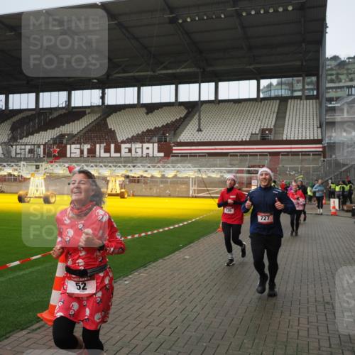 07.12.2025 - St. Pauli X-Mass-Run No. 15 Fabian Wolf http://msf.ph/oto/9420583 07.12.2025 11:40:44 Ziel 52, 726, 727, 1061, 1277, 2199, 2416, 2417, 2865, 2976 meine-sportfotos.de
