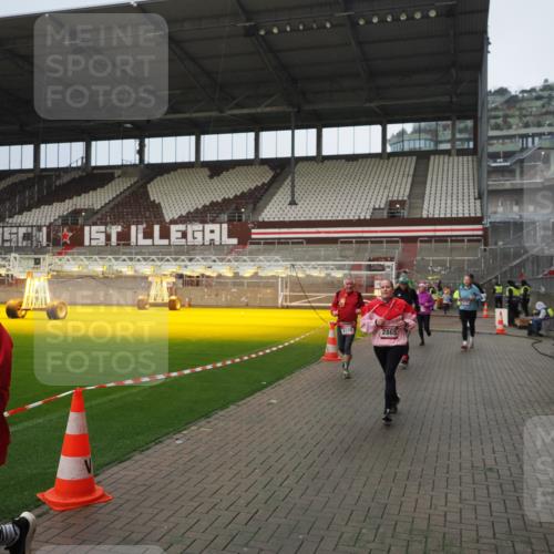 07.12.2025 - St. Pauli X-Mass-Run No. 15 Fabian Wolf http://msf.ph/oto/9420592 07.12.2025 11:40:46 Ziel 52, 726, 727, 1061, 1277, 2199, 2416, 2417, 2865, 2976, 3592, 3619, 4608 meine-sportfotos.de